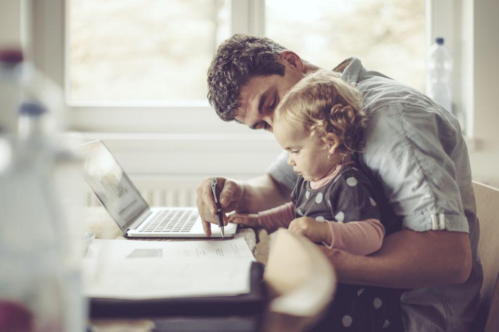padre hijo computadora