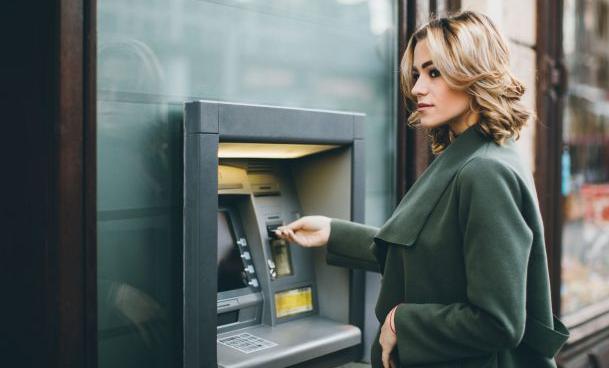 Efectivo vs. pagos digitales: un análisis de costos en Ecuador 