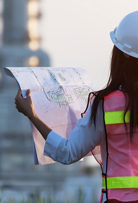Mujer trabajando en la contrucción Mujer trabajando en la contrucción